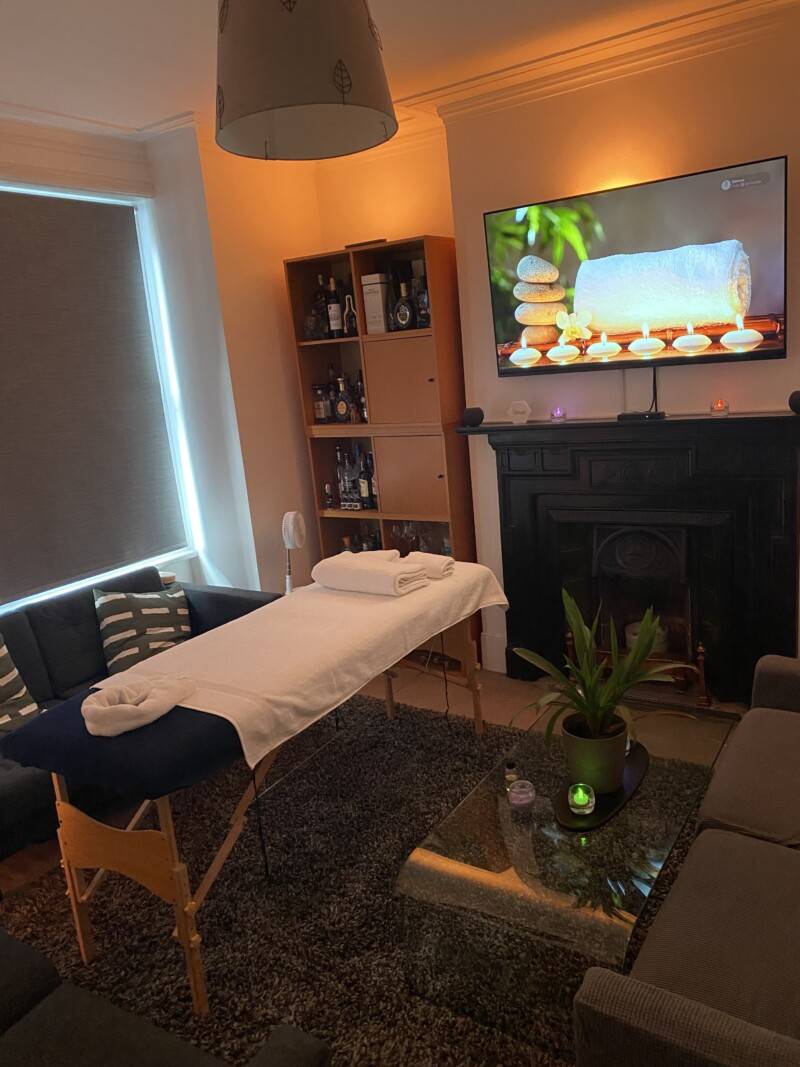 massage table in Dimar gay massage studio